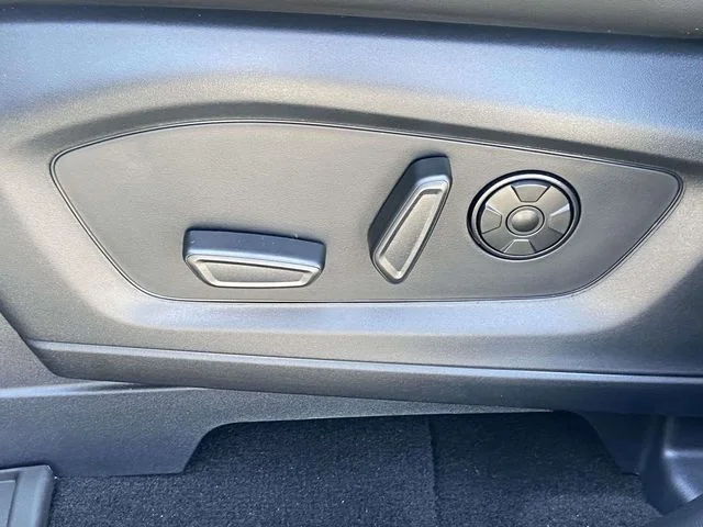 New 2026 White Ford Tremor image 13