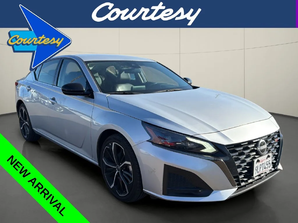 Used 2024 Silver Nissan 2.5 SR image 1