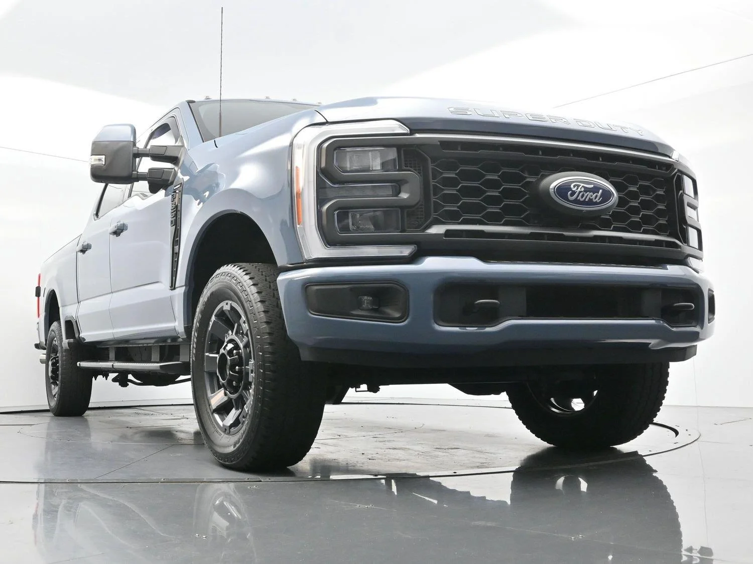 Used 2023 Azure Gray Metallic Tri-Coat Ford Lariat image 48