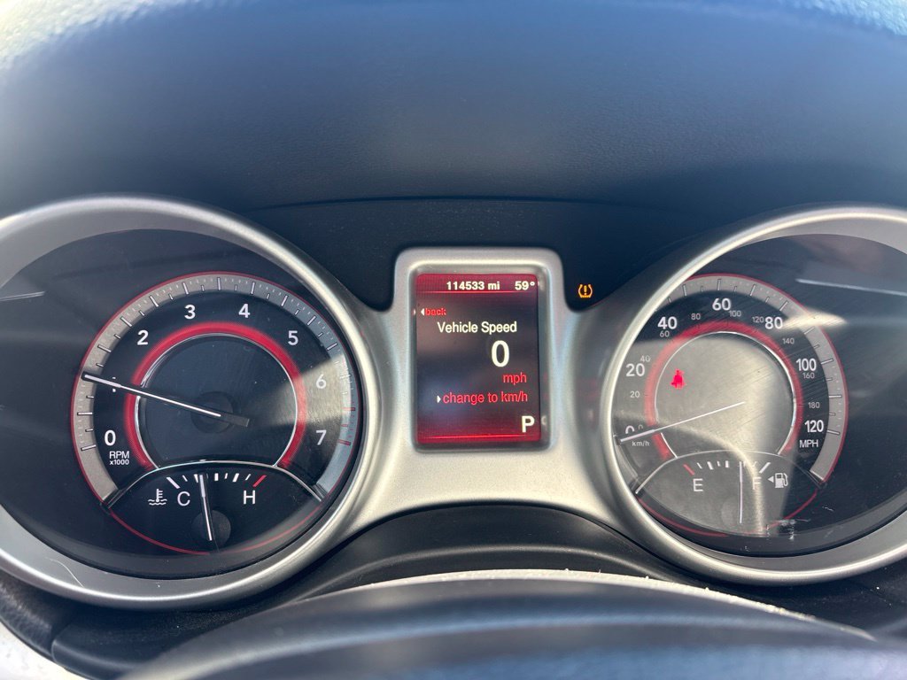 Used 2017 White Dodge SXT image 27