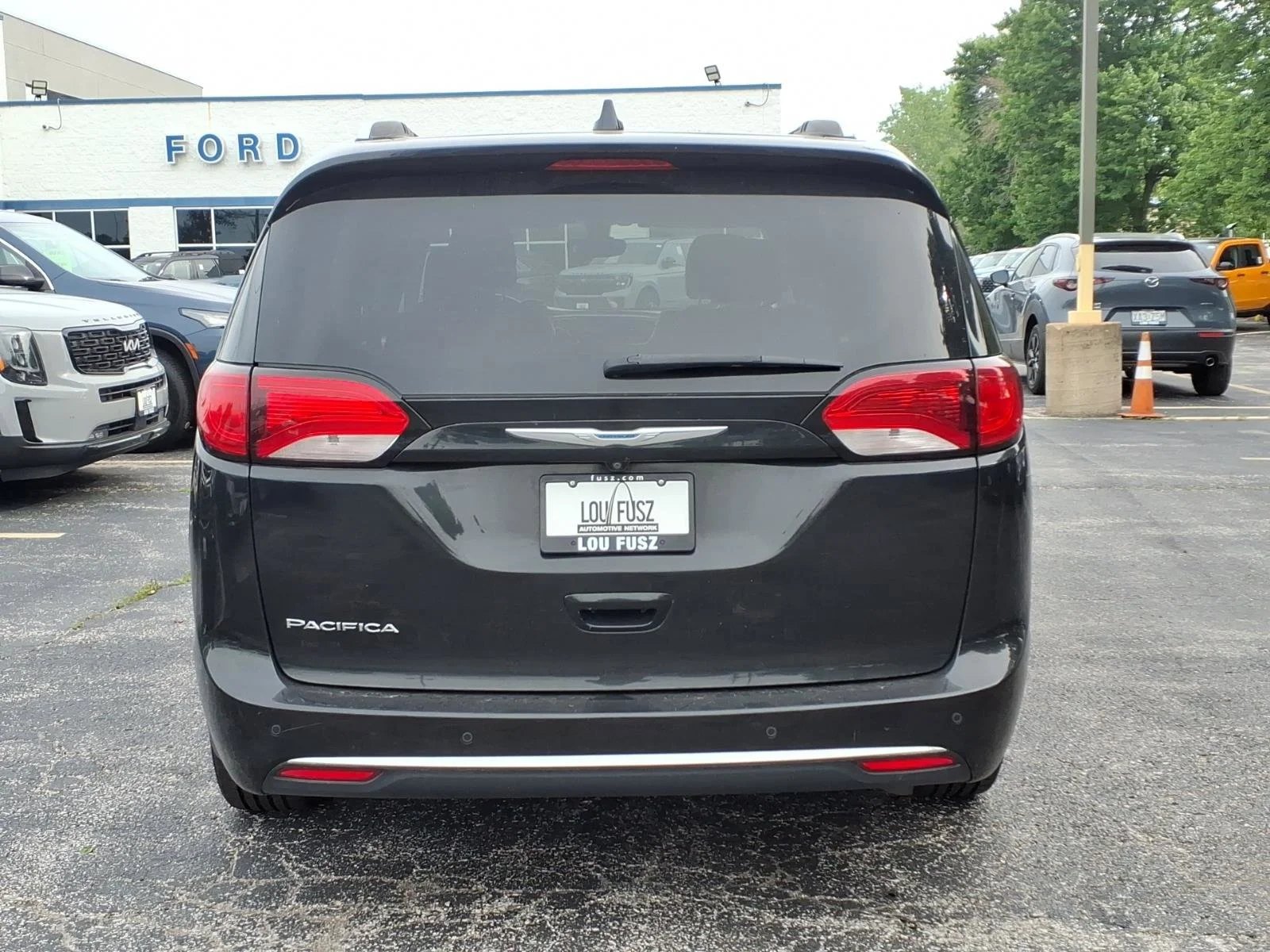 Used 2017 Brilliant Black Crystal Pearlcoat Chrysler Touring-L Plus image 30