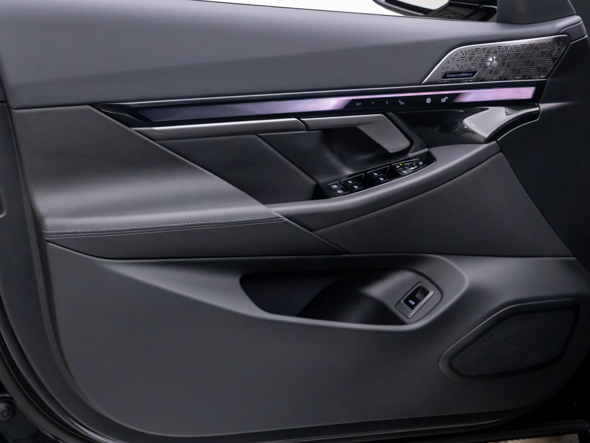 New 2026 Carbon Black Metallic BMW 530i xDrive image 13