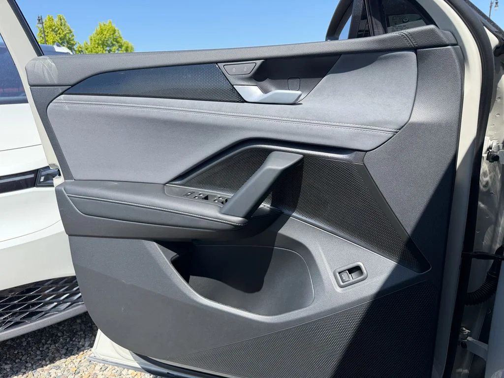 New 2026 Sandstone with Deep Black Roof Volkswagen 2.0T SE R-Line Black image 14
