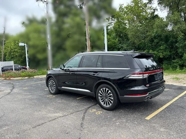 Used 2023 Black Lincoln Reserve image 11