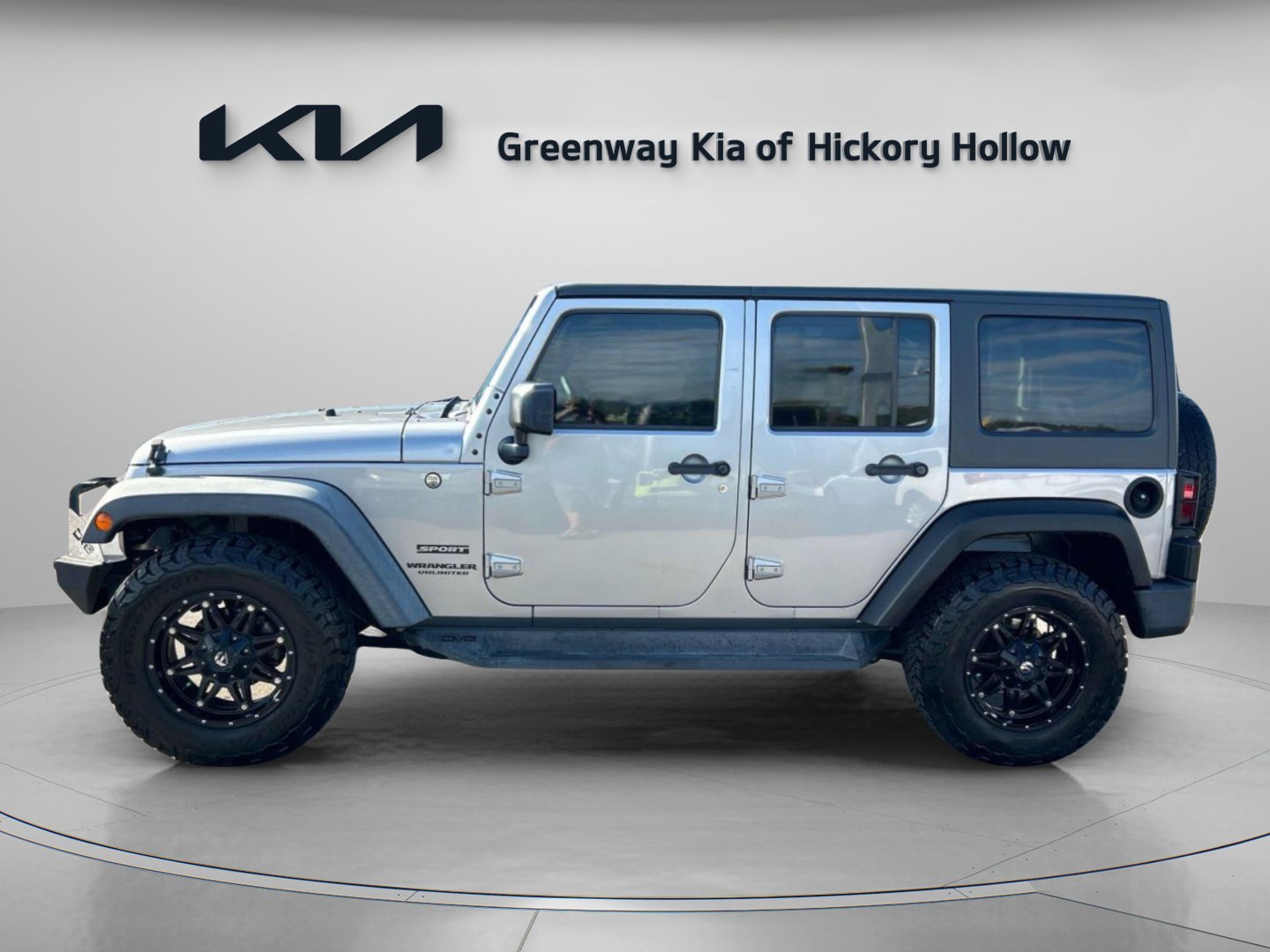 Used 2017 Billet Silver Metallic Clearcoat Jeep Sport image 4
