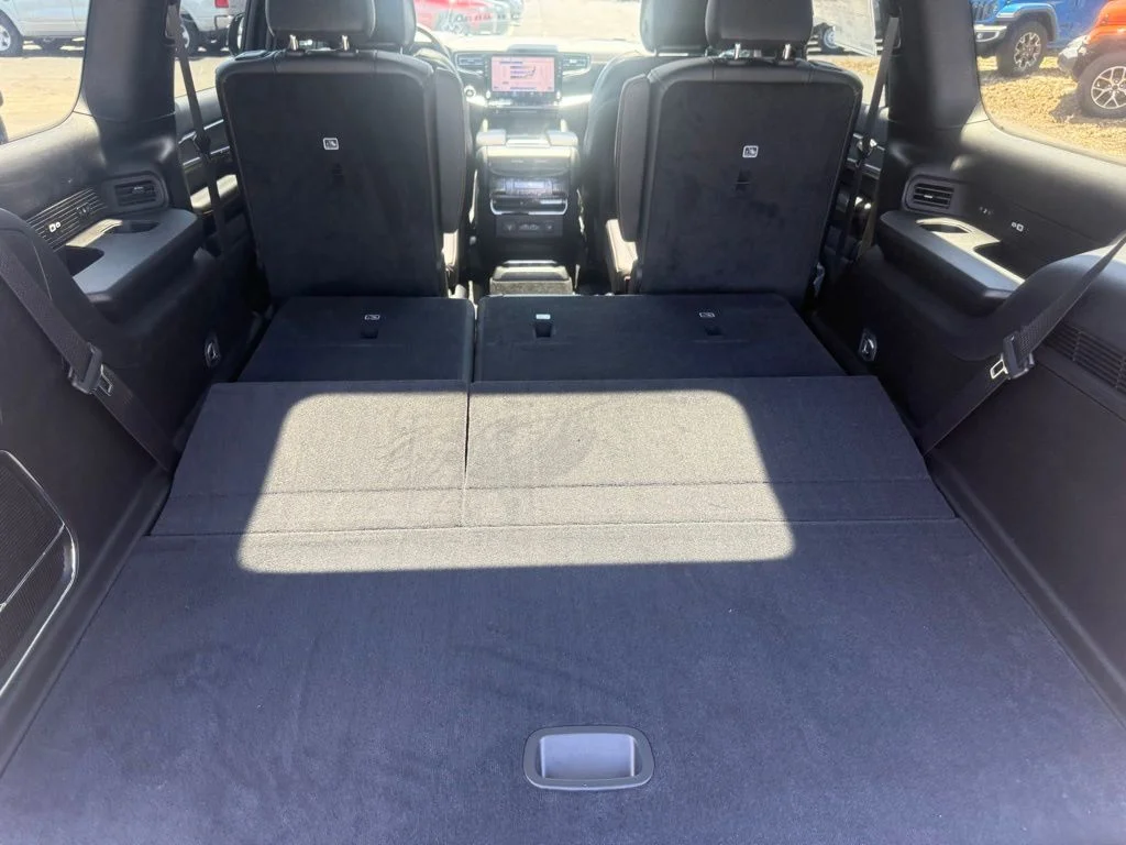 New 2026 Bright White Clear-Coat Exterior Paint Jeep  image 61