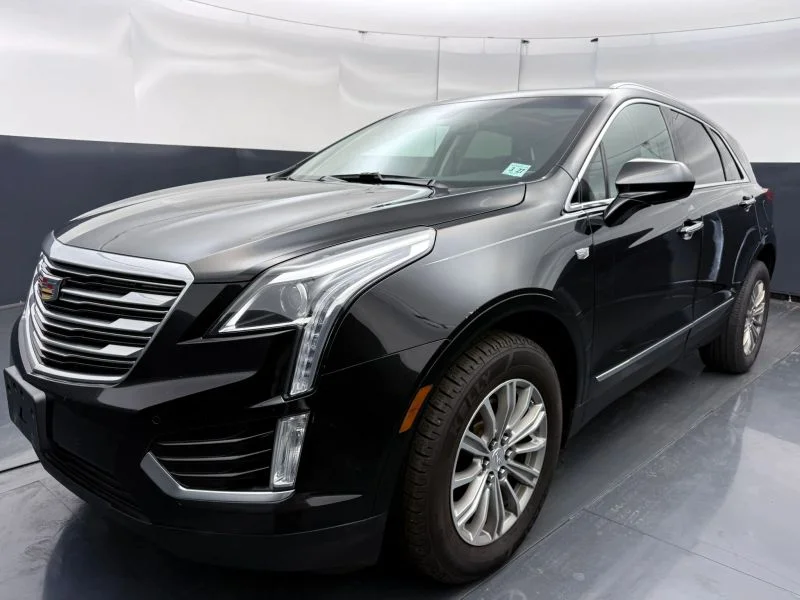 Used 2017  Cadillac Luxury Sport Utility 4D image 3
