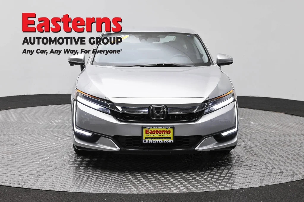 Used 2018 Silver Honda Touring image 2