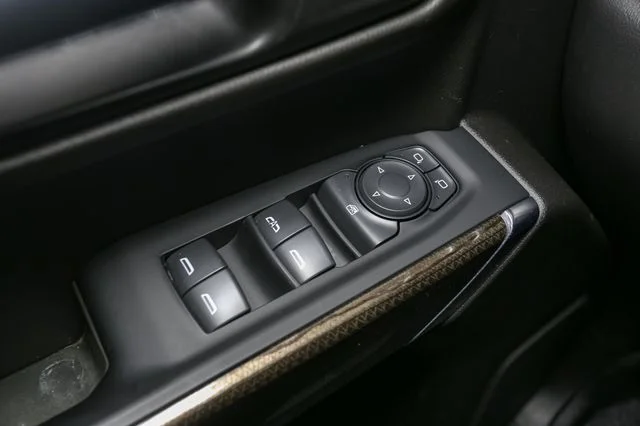 Used 2022 Red Chevrolet LT image 31