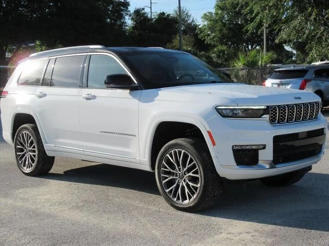 Used 2023 White/off-white Jeep Summit image 1
