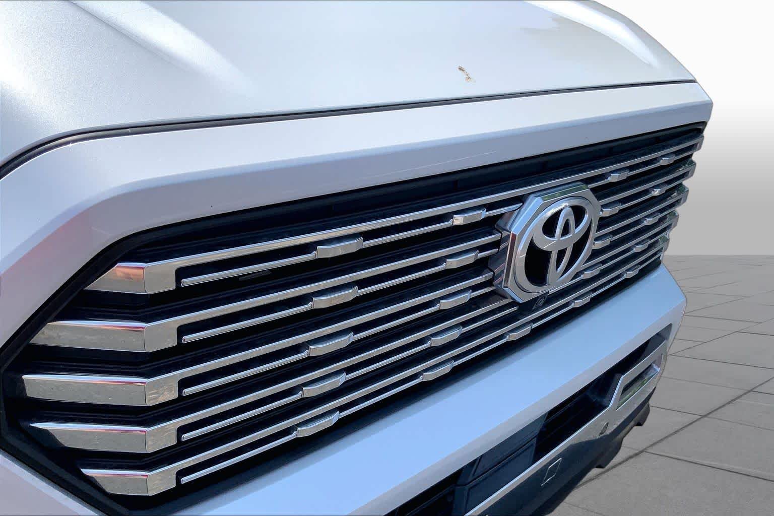Used 2025 Wind Chill Pearl Toyota Limited image 27