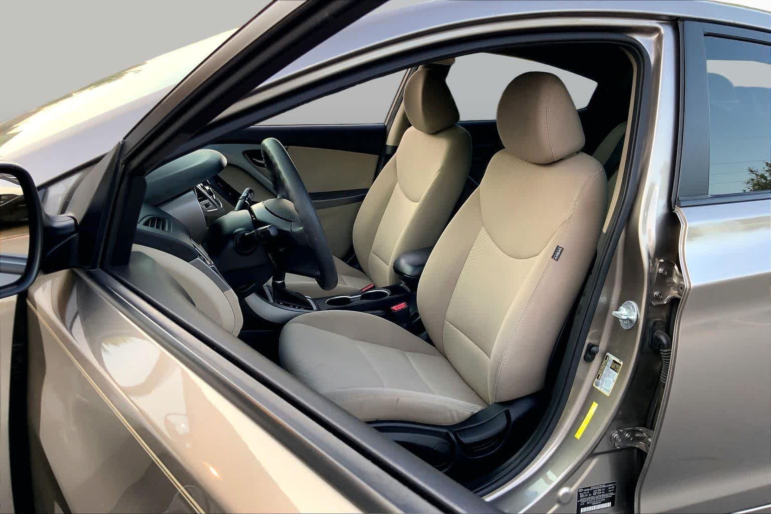 Used 2014 Desert Bronze Hyundai SE image 8