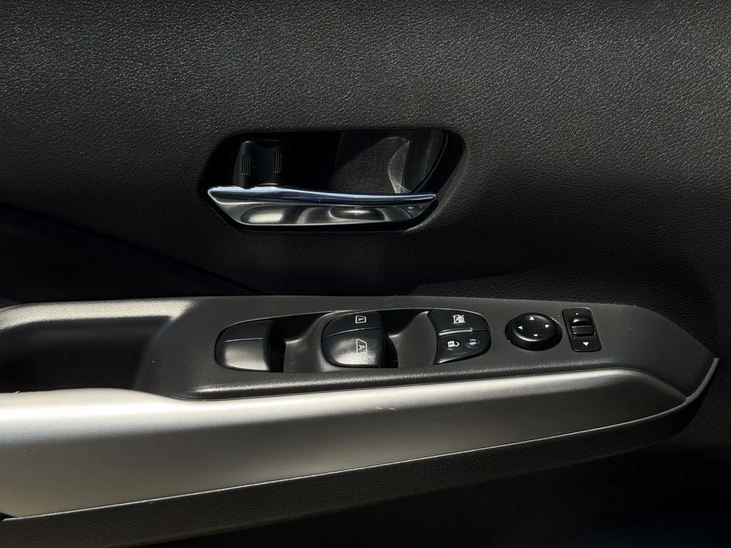 Used 2019 Gray Nissan SR image 25