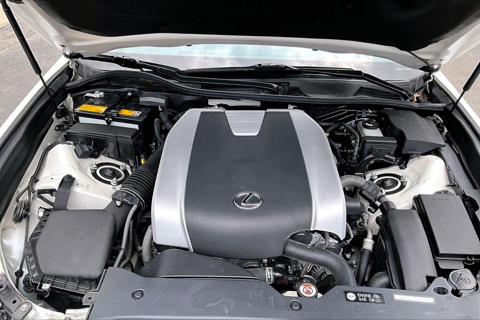 Used 2019 Eminent White Pearl Lexus  image 32