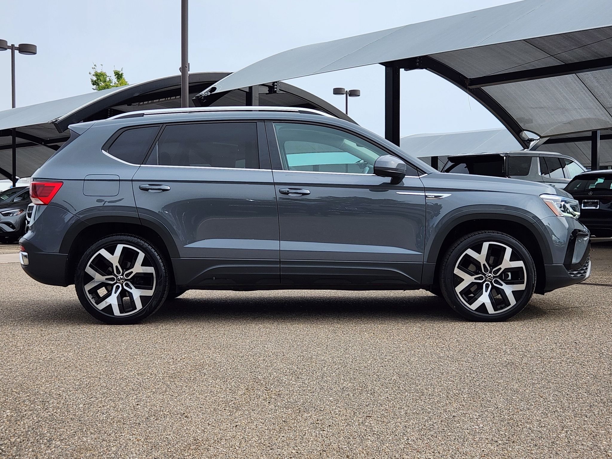 Used 2022 Pure Gray Volkswagen SEL image 2