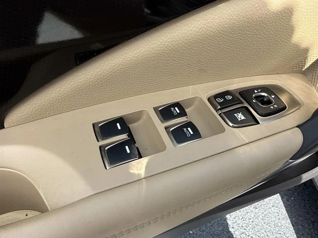 Used 2013 Brown Hyundai Base image 22