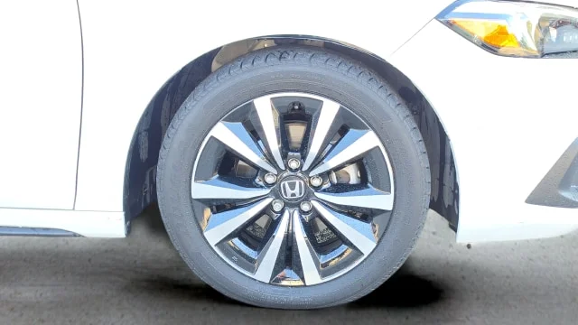 Used 2024 White Honda EX-L image 17