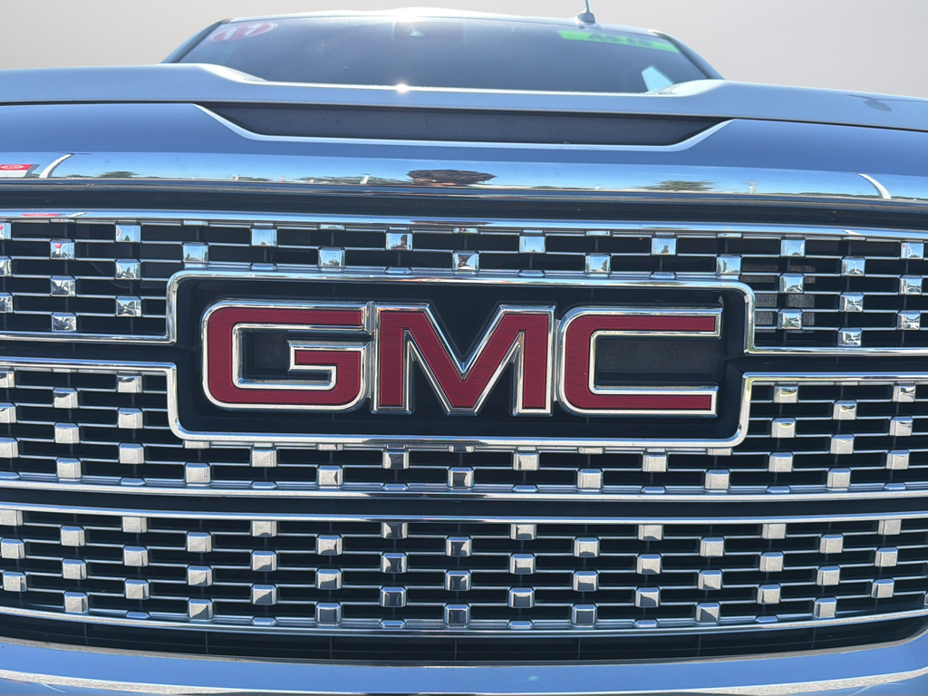 Used 2017 White GMC Denali image 45