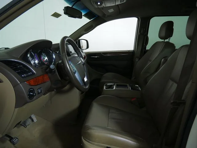 Used 2012 White Chrysler Touring image 19