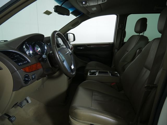 Used 2012 White Chrysler Touring image 21
