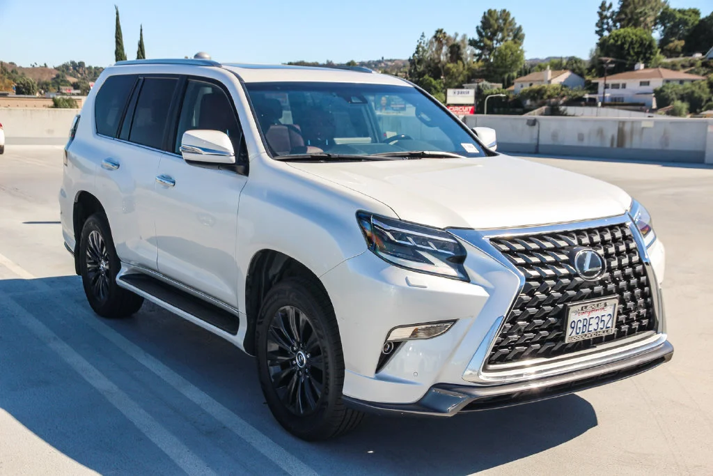 Used 2023 White Lexus 460 image 2