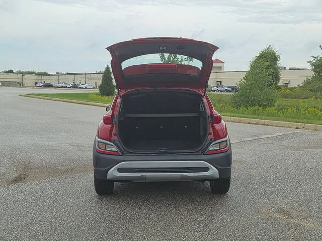 Used 2022 Red Hyundai SE image 10