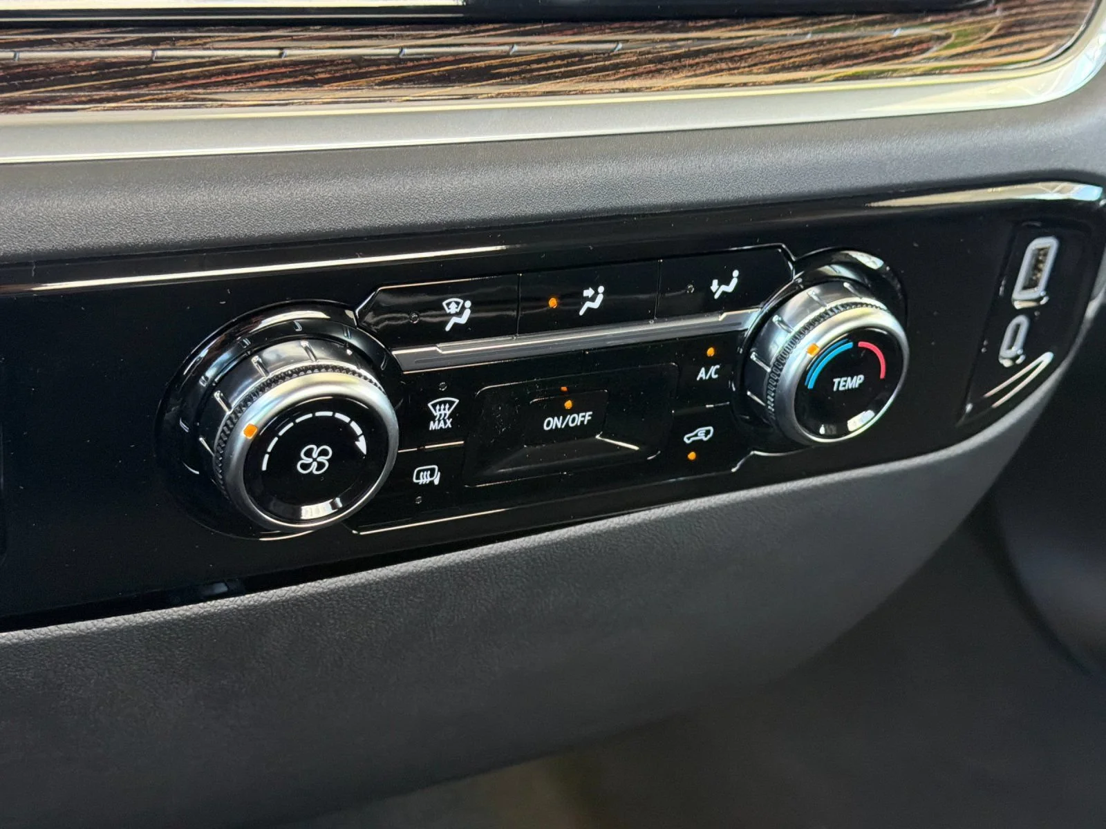 2026 GMC Sierra 3500HD SLE - Photo 18