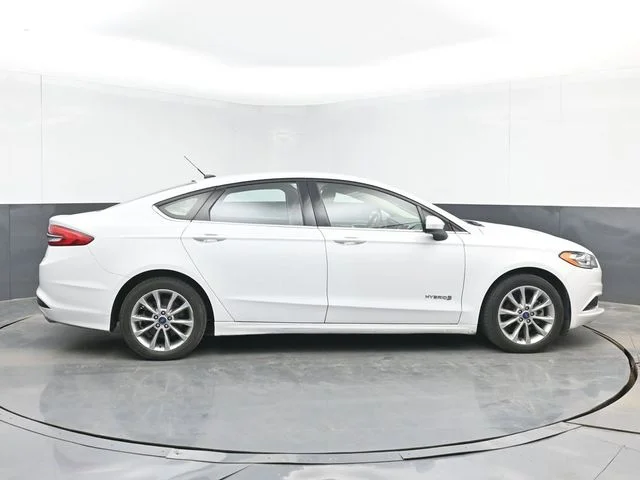 Used 2017 Oxford White Ford SE image 11