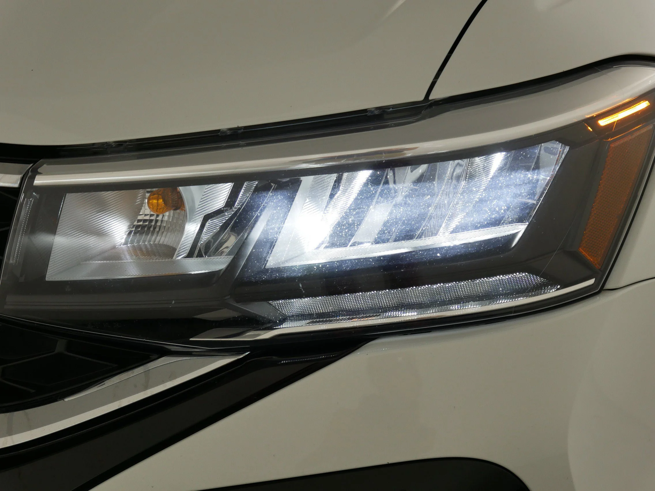 Certified Used 2023 Pure White Volkswagen SE image 16