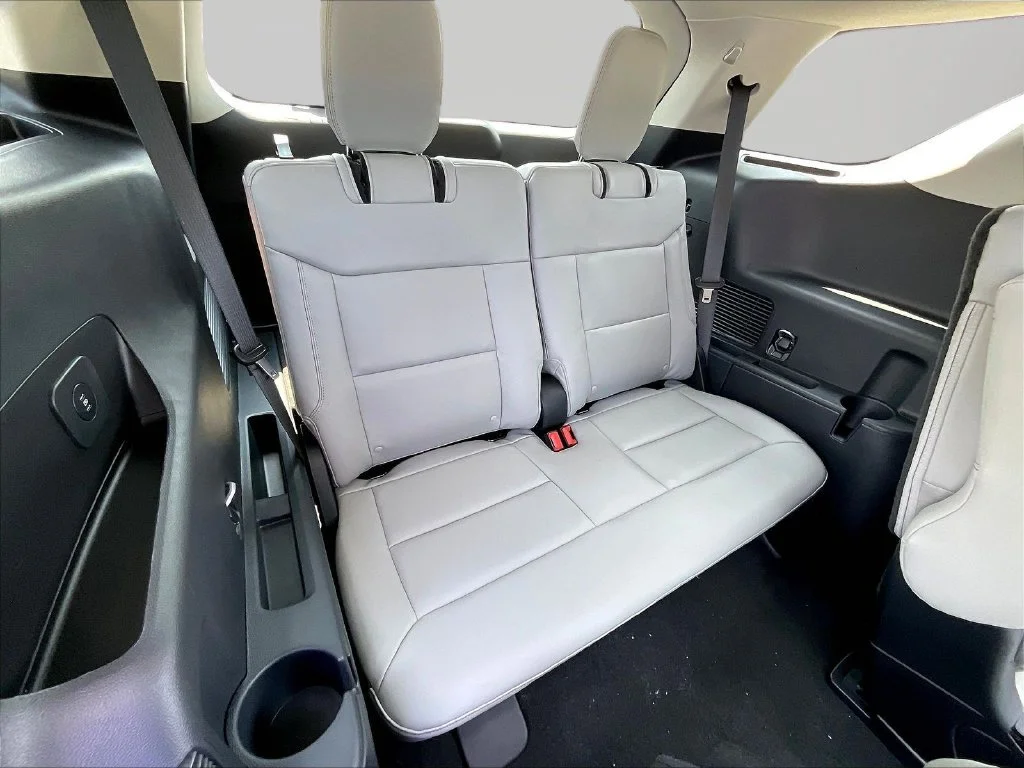 New 2026 Carbonized Gray Metallic Ford Active image 29