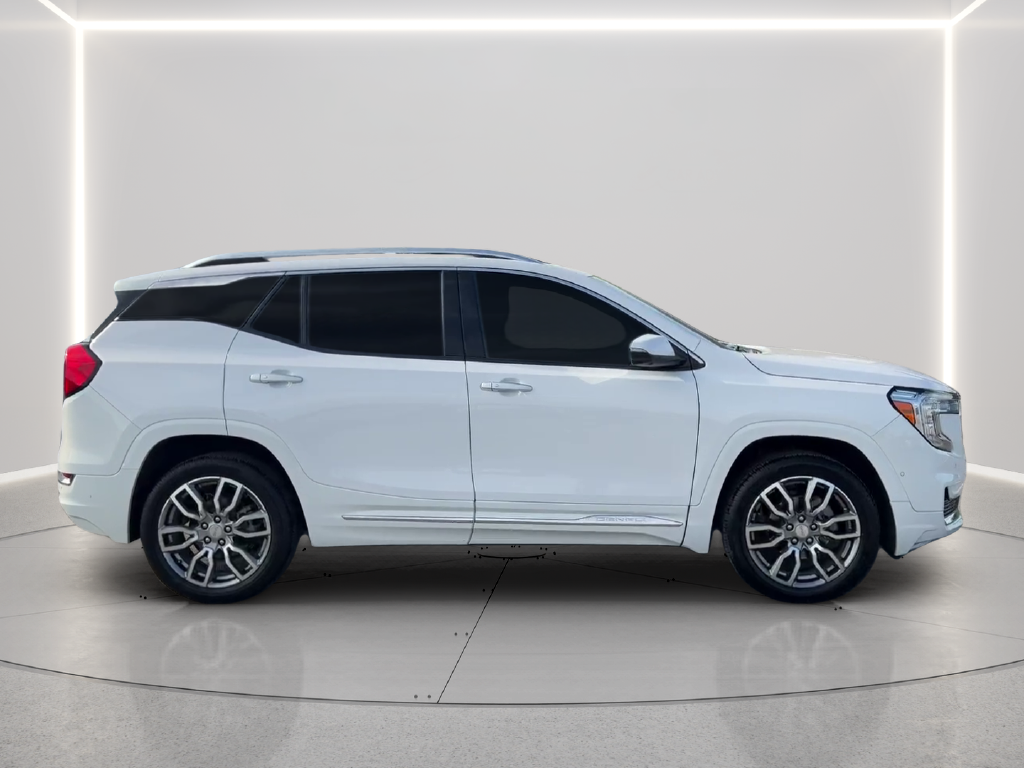 Used 2024 White GMC Denali image 4