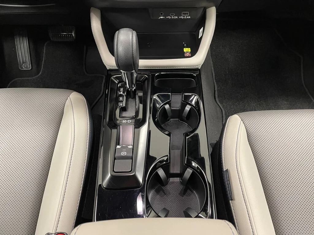 Used 2026 Crystal White Pearl Subaru Limited image 9