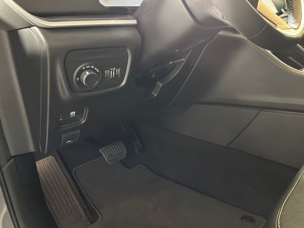 New 2026 Baltic Gray Metallic Clearcoat Jeep Altitude image 12