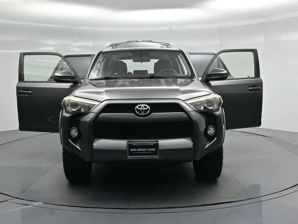 Used 2014 Gray Toyota SR5 image 27