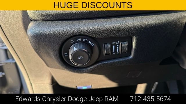 2026 Chrysler Pacifica Select - Photo 18