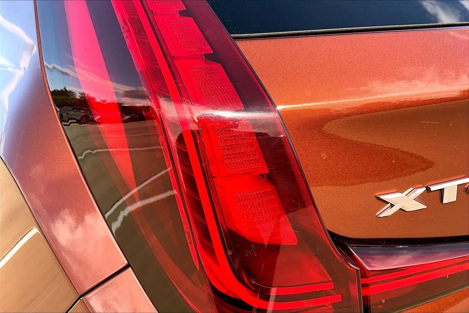 Used 2019 Autumn Metallic Cadillac FWD Premium Luxury image 29