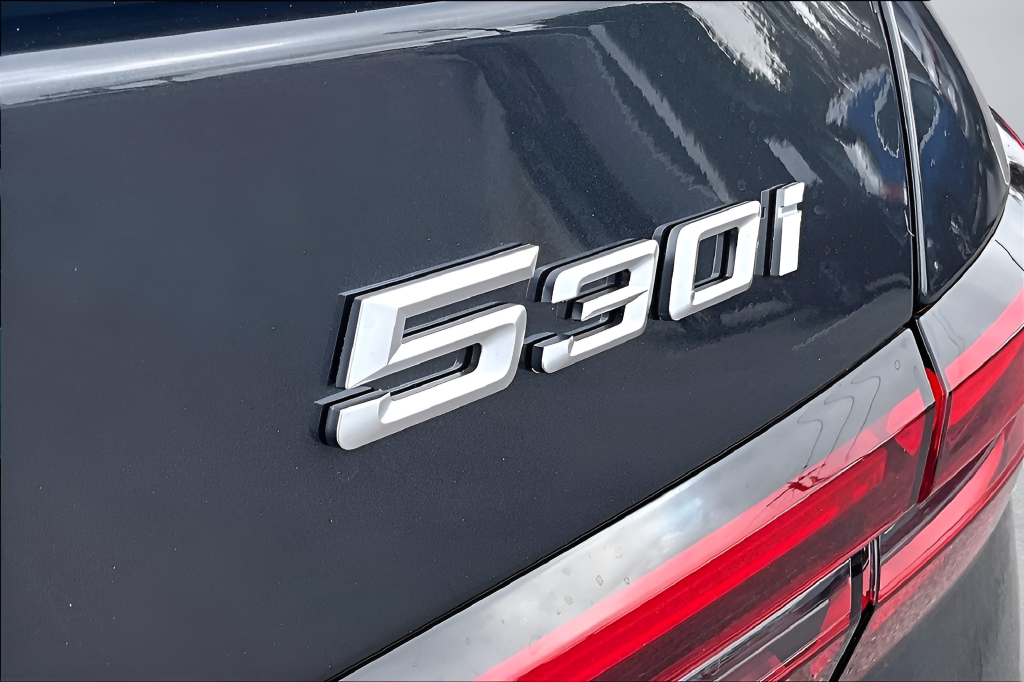 2026 BMW 5 Series 530i - Photo 16