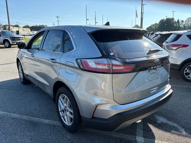 Used 2024 Silver Ford SEL image 3