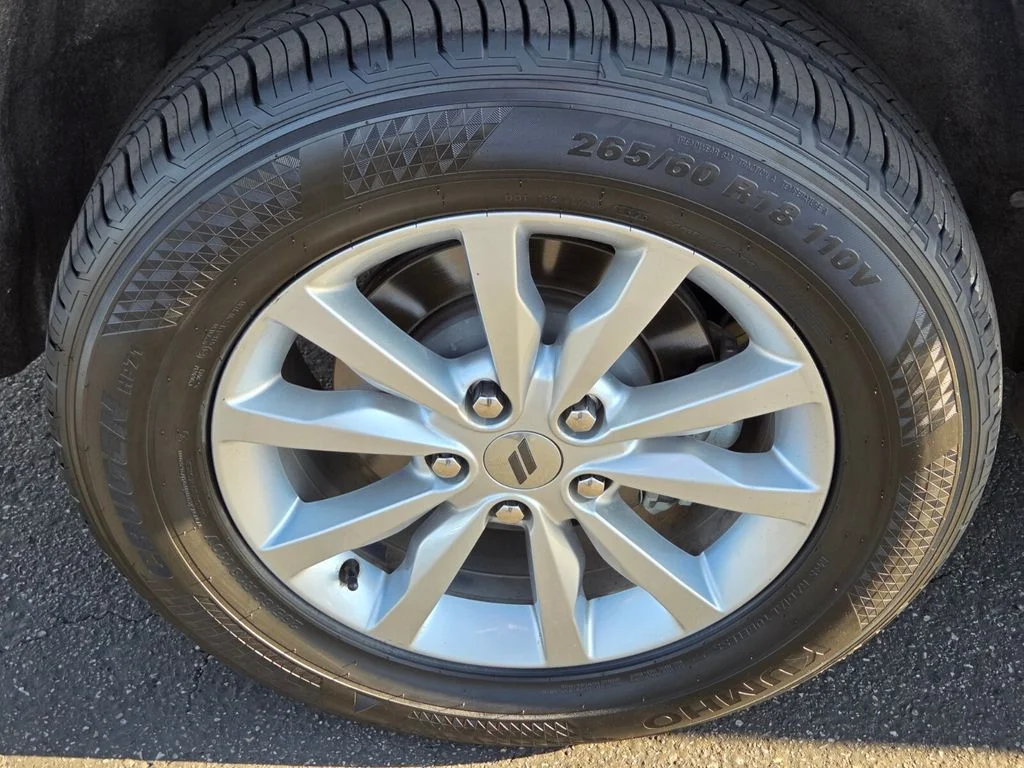 Used 2023 White Dodge SXT image 10