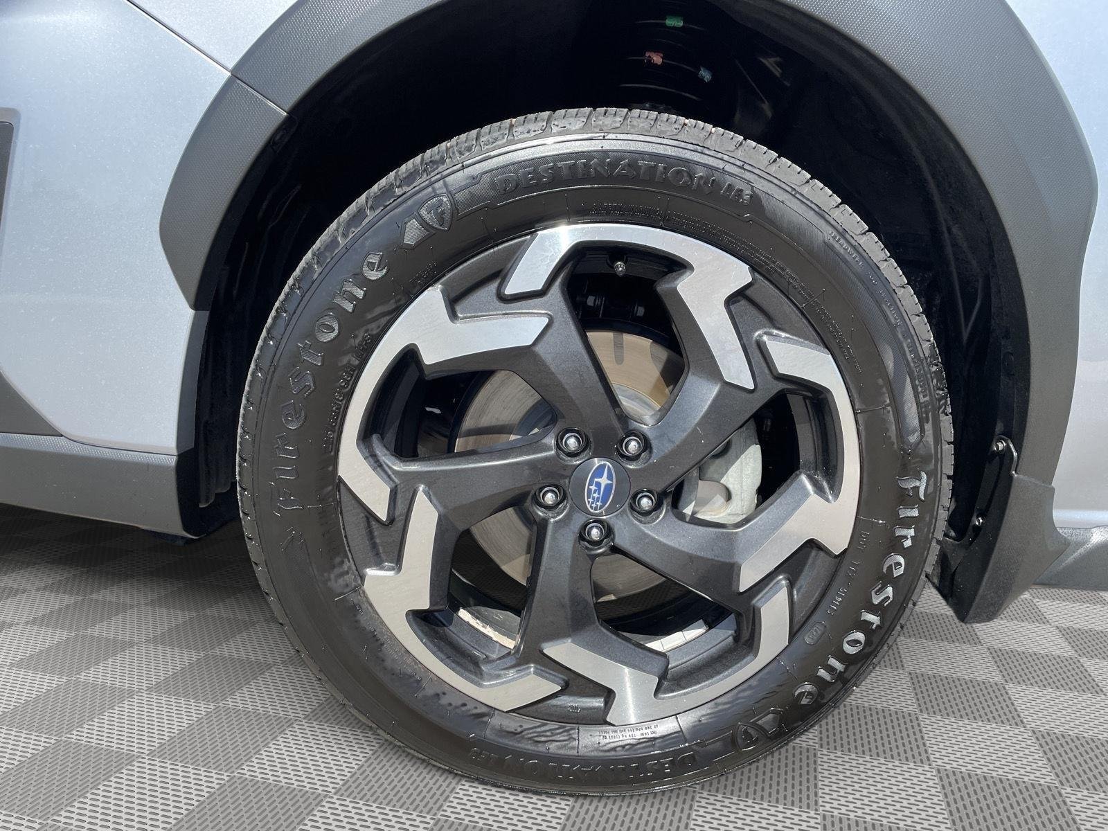 Used 2022 Ice Silver Metallic Subaru Limited image 8