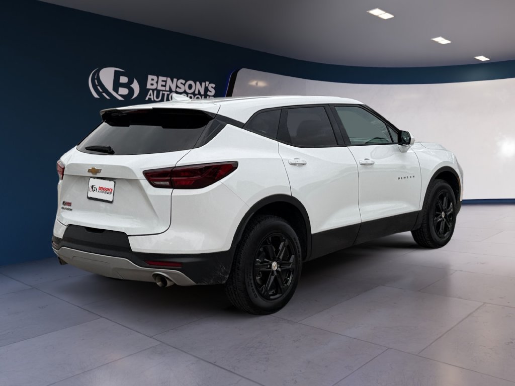 Used 2025 White Chevrolet LT image 5