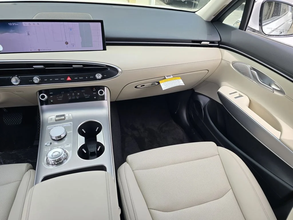 New 2027 White Genesis 2.5T Select image 9