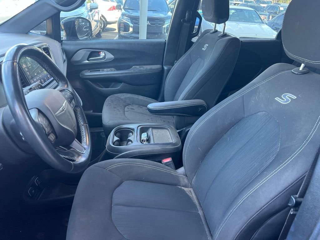 Used 2021 Brilliant Black Crystal Pearlcoat Chrysler Touring image 8