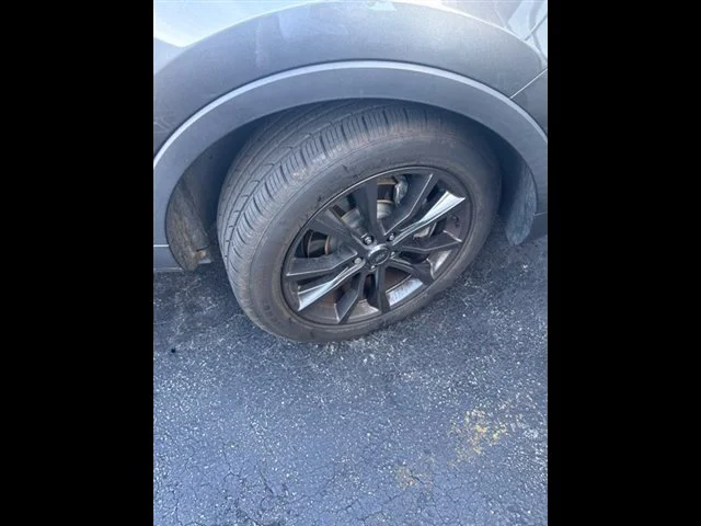Used 2019 Gray Ford XLT image 15