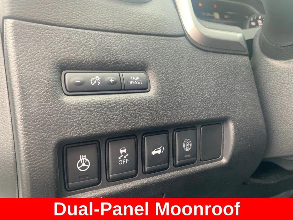 Used 2020 White Nissan SL image 13