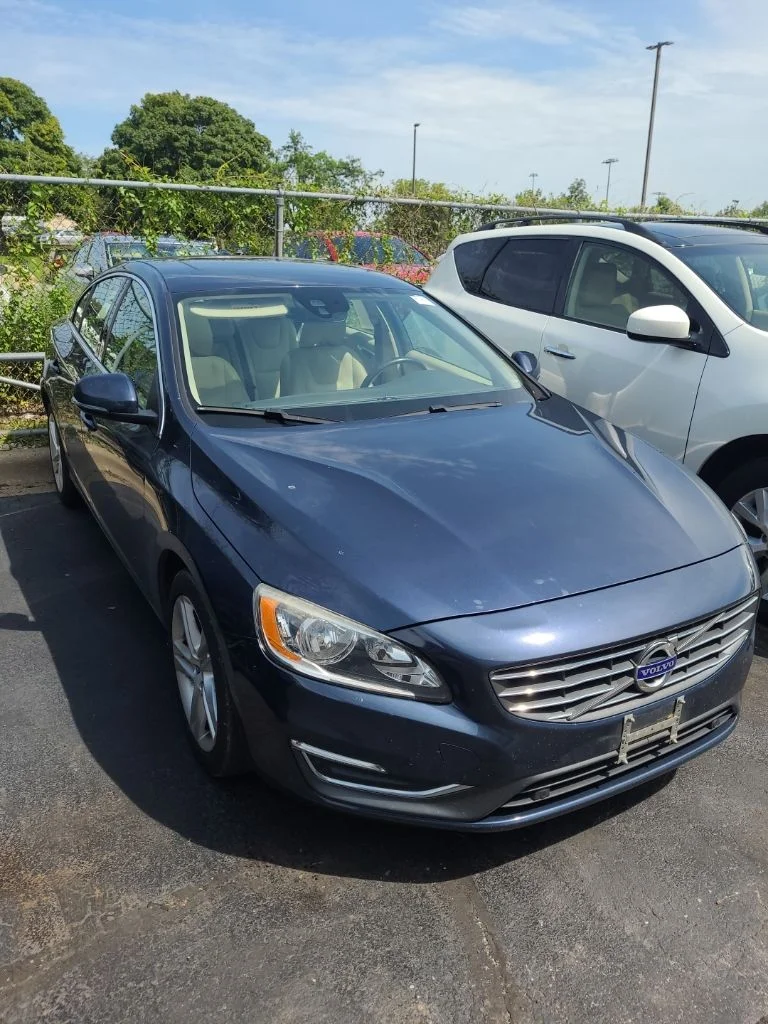 Used 2015 Blue Volvo T5 Premier image 2
