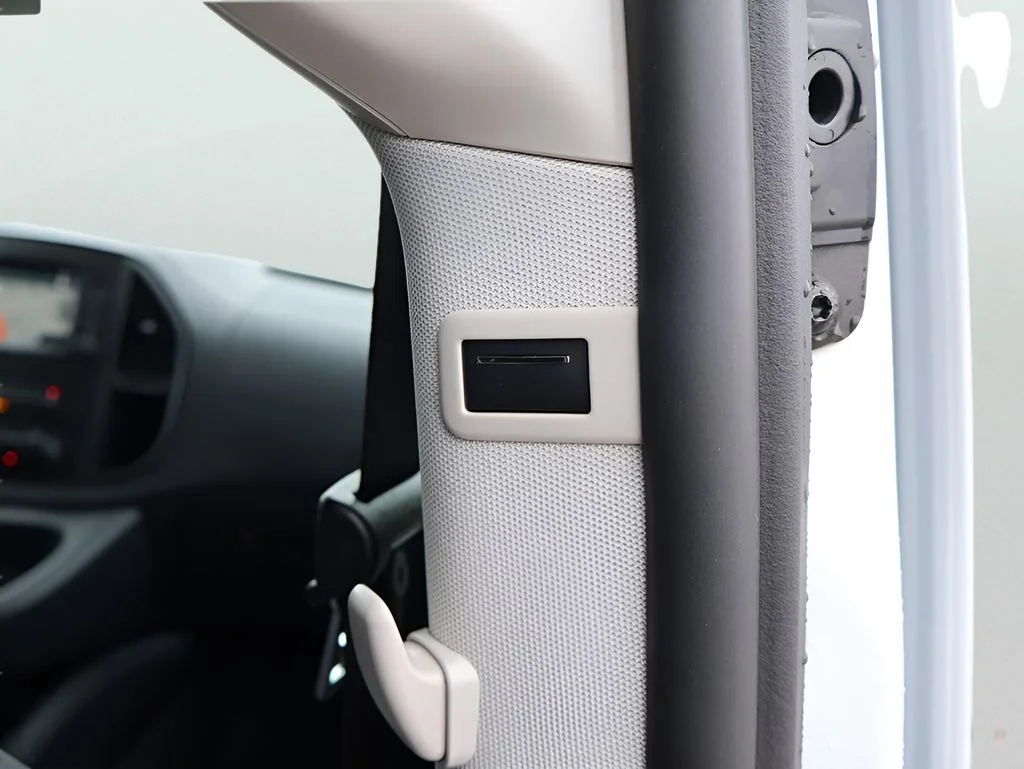 Used 2023  Mercedes-Benz Passenger image 16