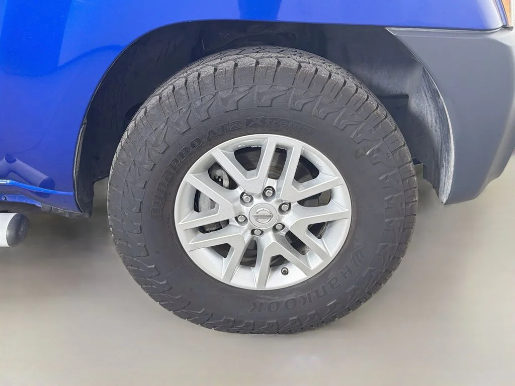 Used 2015 Blue Nissan S image 26