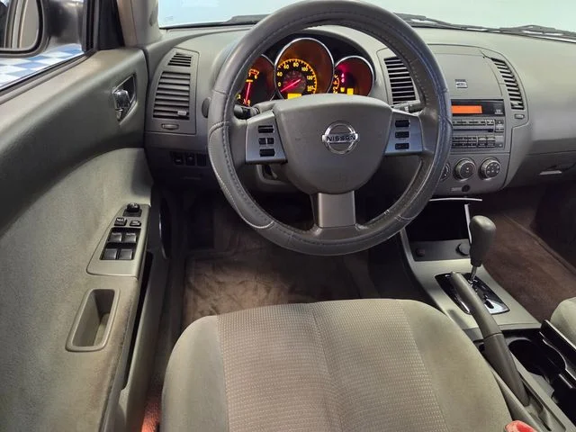 Used 2006 Silver Nissan 2.5 S image 13