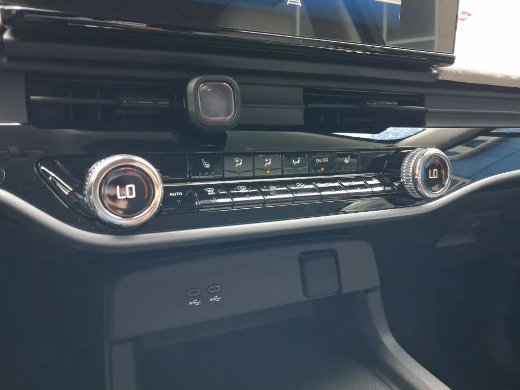 Used 2025  Honda EX image 25